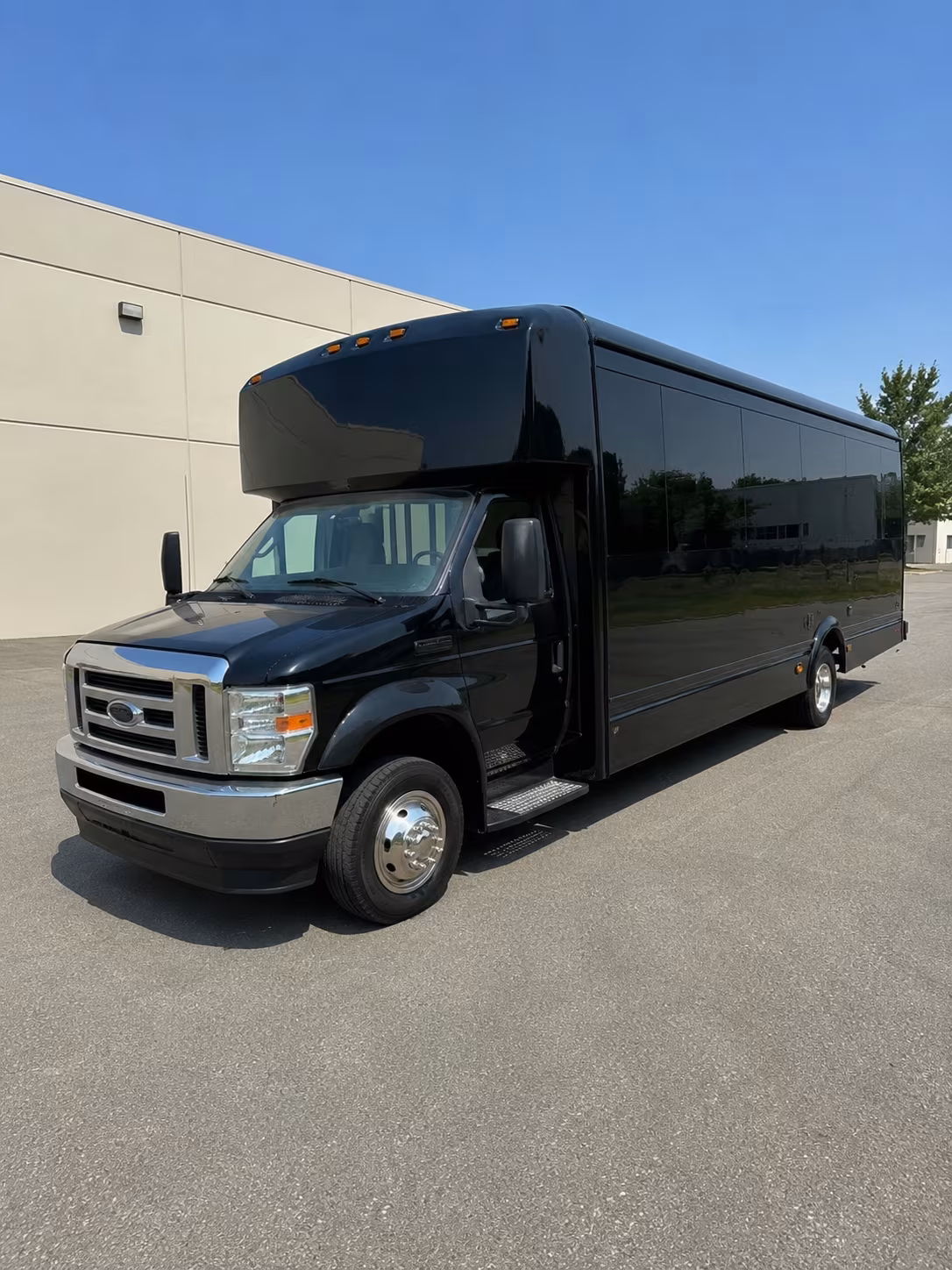 bachelorette party buses through st louis taprooms and missouri wine country